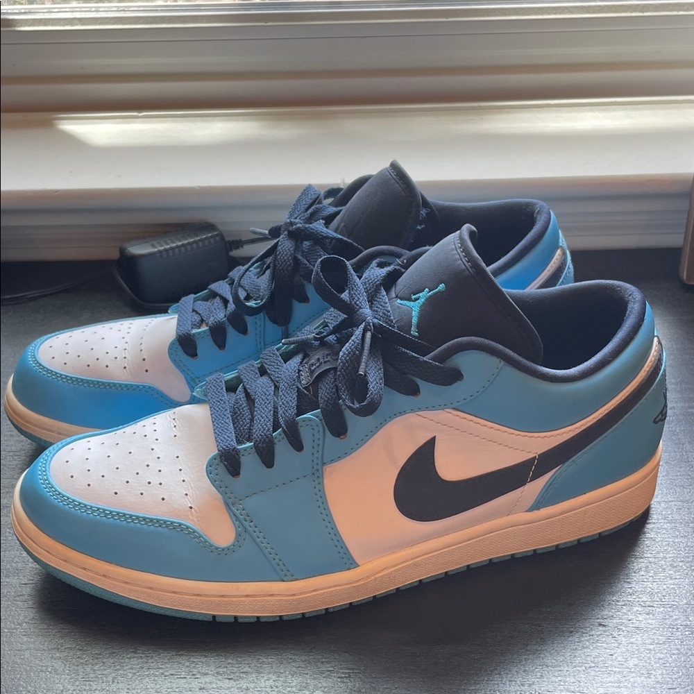 UNC Jordan 1 Lows 2021 Size 10.5